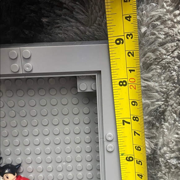 LEGO Display Shelf with Minifigures - Gray and Red - Picture 16 of 16